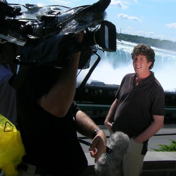 JR in Niagara Falls 